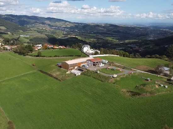 Exploitation caprine à vendre dans les Monts du Lyonnais